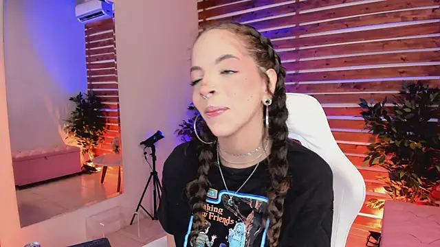 Sapphire Venuss online show from 7, 3, 2026