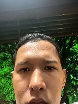 Snapshot of Yolngg chatting on 11, 10, 2025 Yolngg online show from 11, 10, 2025