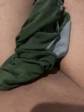 Snapshot of Yolngg chatting on 12, 10, 2025 Yolngg online show from 12, 10, 2025