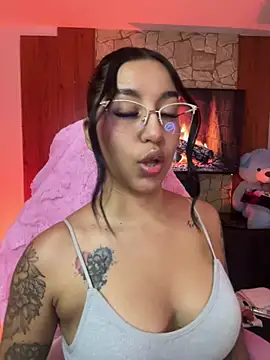 Snapshot of Tamara_Roberts1 chatting on 30, 4, 2026 Tamara Roberts1 online show from 30, 4, 2026