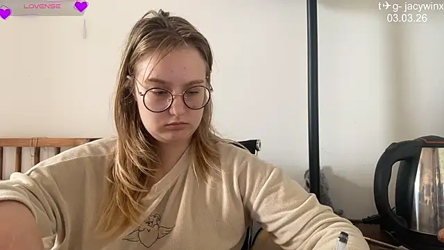 JacyWinslat online show from 4, 3, 2026