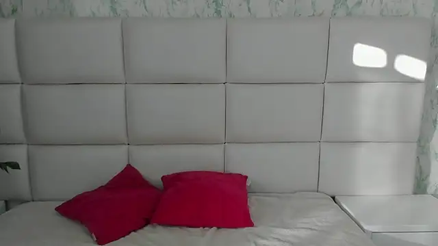 Snapshot of MIA__SAENZ chatting on 17, 1, 2025 MIA SAENZ online show from 17, 1, 2025