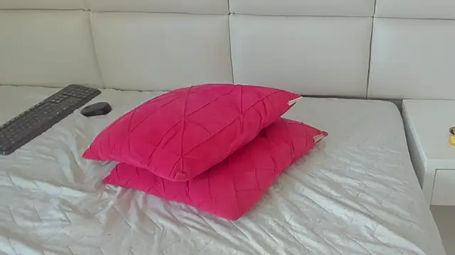 Snapshot of MIA__SAENZ chatting on 22, 2, 2025 MIA SAENZ online show from 22, 2, 2025