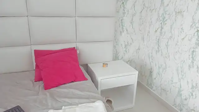 Snapshot of MIA__SAENZ chatting on 1, 3, 2025 MIA SAENZ online show from 1, 3, 2025