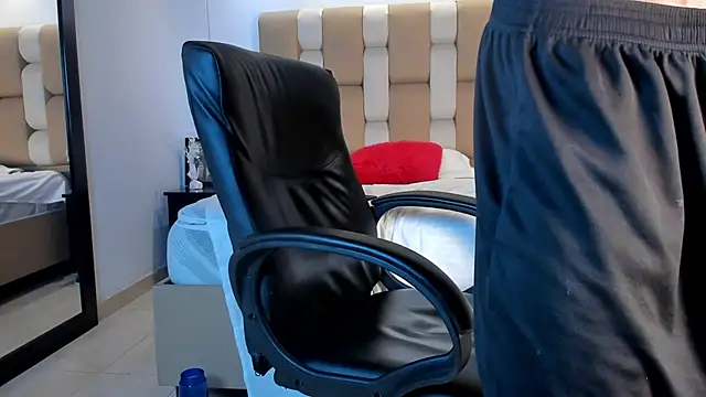 Snapshot of Aaron_Scoot chatting on 8, 12, 2024 Aaron Scoot online show from 8, 12, 2024