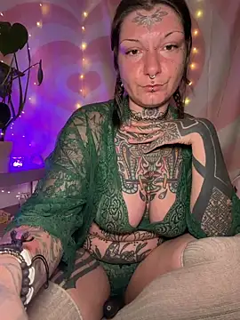 lizzardqueeen online show from 4, 4, 2026