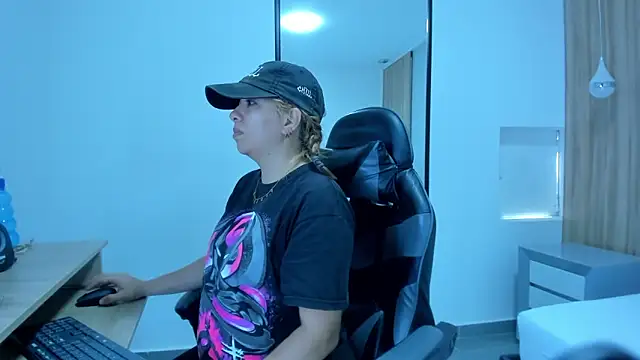 alma fenix online show from 22, 12, 2025