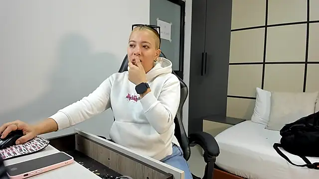 alma fenix online show from 4, 2, 2026