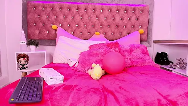 EmmaWilder online show from 22, 2, 2025