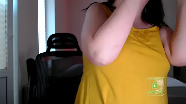 Snapshot of cute_and_hot chatting on 22, 4, 2026 cute and hot online show from 22, 4, 2026