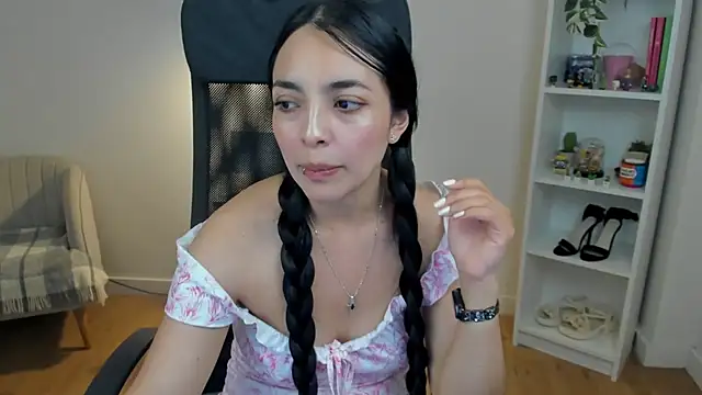 Snapshot of _BellaEvans_ chatting on 5, 6, 2026 BellaEvans online show from 5, 6, 2026