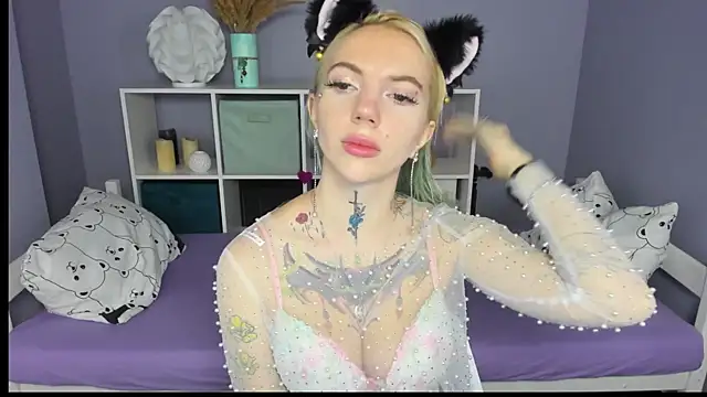 Snapshot of AnneTenet chatting on 7, 2, 2025 AnneTenet online show from 7, 2, 2025