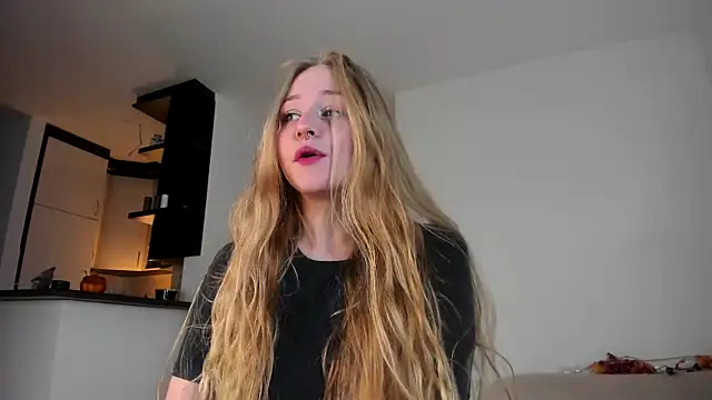 Snapshot of MiaMews chatting on 28, 10, 2025 MiaMews online show from 28, 10, 2025