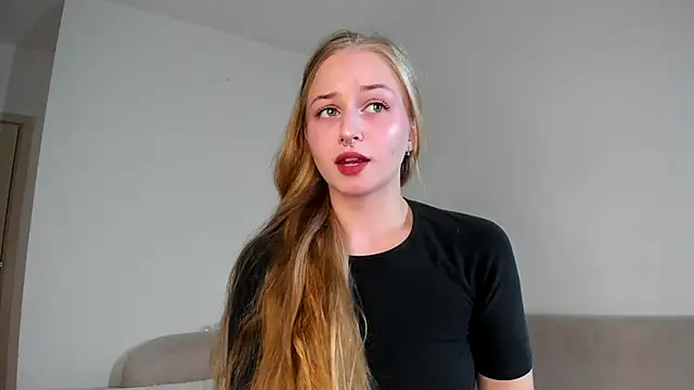 Snapshot of MiaMews chatting on 5, 11, 2025 MiaMews online show from 5, 11, 2025