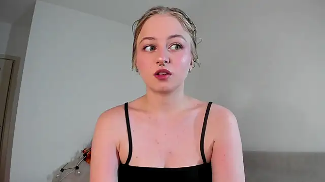 Snapshot of MiaMews chatting on 26, 11, 2025 MiaMews online show from 26, 11, 2025