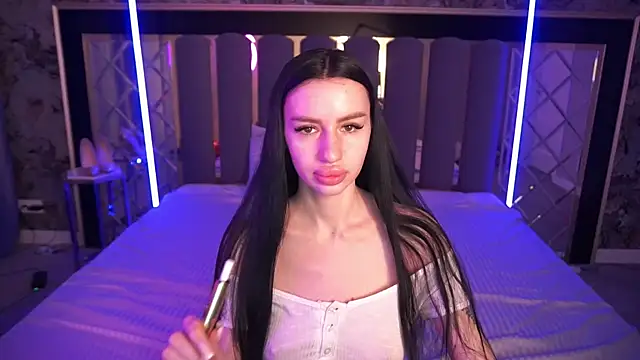 Snow WhiteeeX online show from 8, 3, 2026