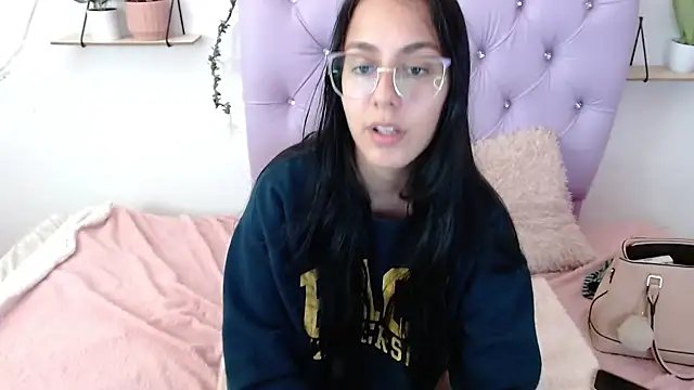 Snapshot of Freyja_01 chatting on 25, 9, 2025 Freyja 01 online show from 25, 9, 2025