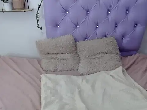 Snapshot of Freyja_01 chatting on 7, 10, 2025 Freyja 01 online show from 7, 10, 2025