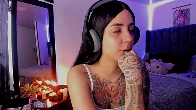 Snapshot of Alice_woodville chatting on 21, 3, 2025 Alice woodville online show from 21, 3, 2025