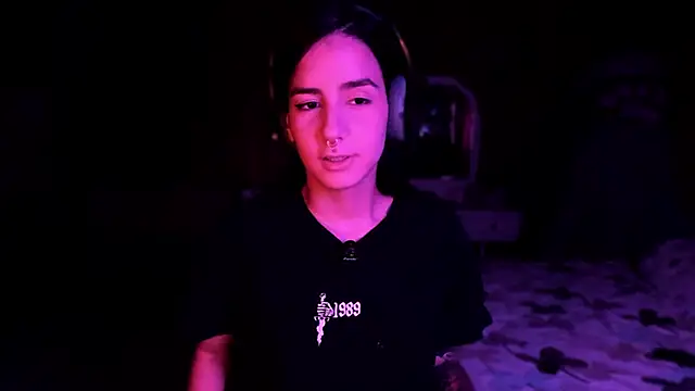 Snapshot of Alice_woodville chatting on 3, 11, 2025 Alice woodville online show from 3, 11, 2025