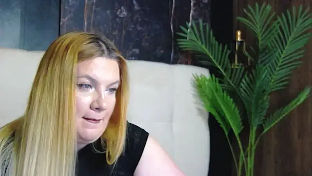 MelanieBrownn online show from 13, 11, 2025