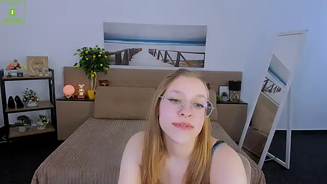 LayriantaVee online show from 6, 3, 2025