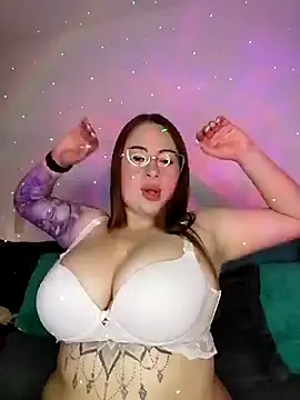 Snapshot of soofy__ chatting on 9, 10, 2025 soofy   online show from 9, 10, 2025
