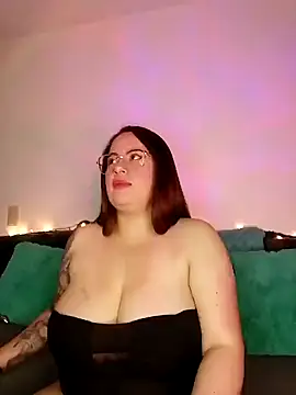 Snapshot of soofy__ chatting on 21, 10, 2025 soofy   online show from 21, 10, 2025