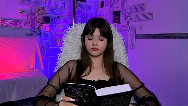 EvaThopson online show from 6, 4, 2026