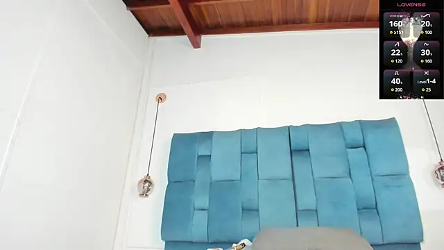 mia  fernandez online show from 21, 12, 2025