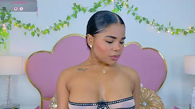 NahiaraReina online show from 27, 10, 2025