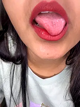 Snapshot of Black_baby chatting on 16, 11, 2025 Black baby online show from 16, 11, 2025