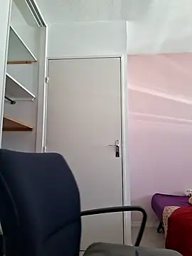 Snapshot of Nell-X chatting on 17, 6, 2026 Nell-X online show from 17, 6, 2026
