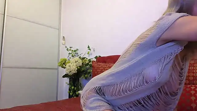 Snapshot of _Maddalena_ chatting on 9, 10, 2025  Maddalena  online show from 9, 10, 2025