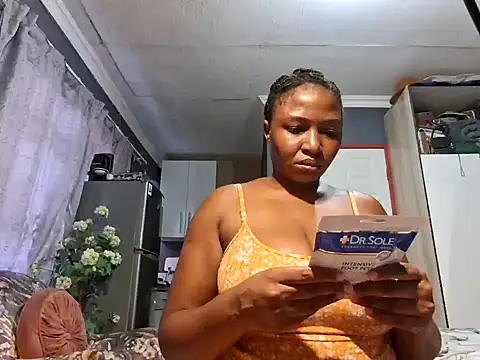 Snapshot of EbonyRose9 chatting on 11, 1, 2025 EbonyRose9 online show from 11, 1, 2025