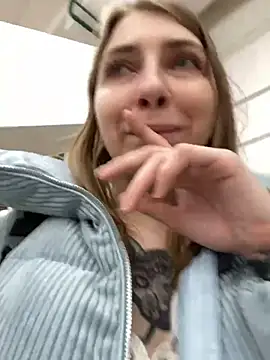 Snapshot of Sunny___Bunny chatting on 4, 12, 2024 Sunny Bunny online show from 4, 12, 2024