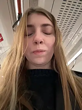 Snapshot of Sunny___Bunny chatting on 4, 12, 2025 Sunny Bunny online show from 4, 12, 2025