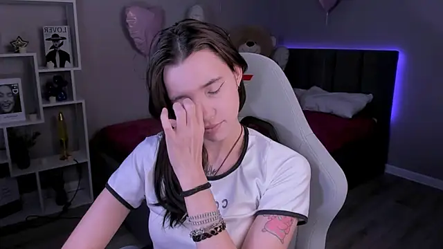 as1an girlfriend online show from 28, 3, 2026