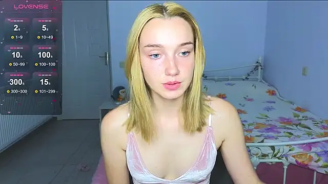 Snapshot of Wild_Sophie_ chatting on 15, 10, 2025 Wild Sophie online show from 15, 10, 2025