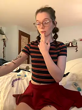 Snapshot of dreamteemergirl chatting on 11, 10, 2025 dreamteemergirl online show from 11, 10, 2025