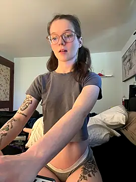 Snapshot of dreamteemergirl chatting on 15, 10, 2025 dreamteemergirl online show from 15, 10, 2025