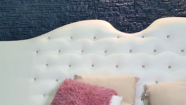 LaurynCopper online show from 17, 1, 2025