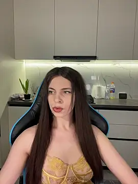 CurlyLara online show from 6, 4, 2026