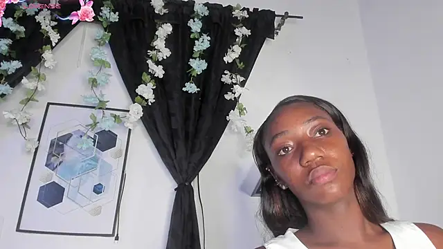 Snapshot of Khenta_Michells chatting on 13, 5, 2026 Khenta Michells online show from 13, 5, 2026