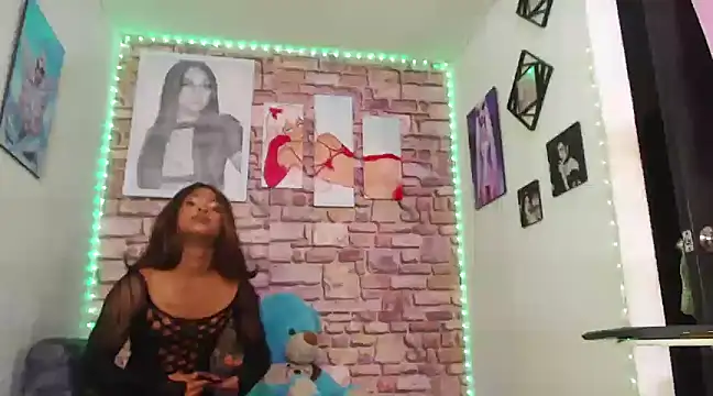 Snapshot of vixenxqueens chatting on 2, 3, 2025 vixenxqueens online show from 2, 3, 2025