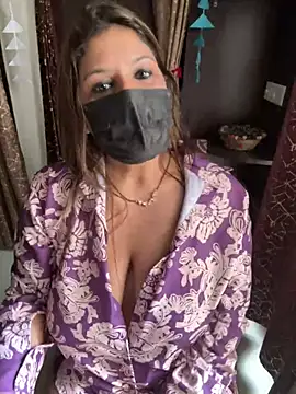 Snapshot of Reena_Darlinggg chatting on 3, 1, 2025 Reena Darlinggg online show from 3, 1, 2025