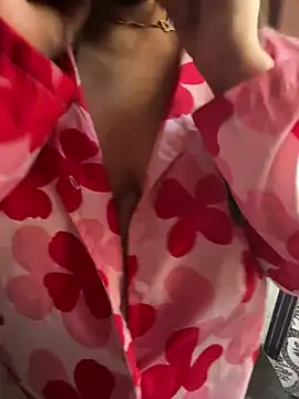 Snapshot of Reena_Darlinggg chatting on 22, 1, 2025 Reena Darlinggg online show from 22, 1, 2025