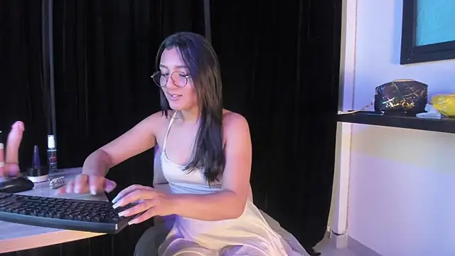 Snapshot of Afrodita_Shalom chatting on 16, 12, 2024 Afrodita Shalom online show from 16, 12, 2024