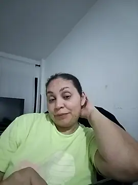 Snapshot of MirandaSoto chatting on 11, 9, 2025 MirandaSoto online show from 11, 9, 2025