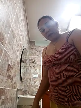 Snapshot of MirandaSoto chatting on 12, 9, 2025 MirandaSoto online show from 12, 9, 2025